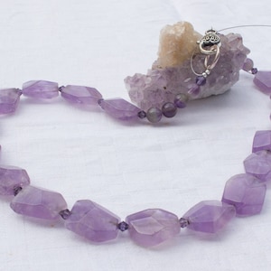 Kette lila violett Amethyst Nuggets poliert 53 cm Bild 1