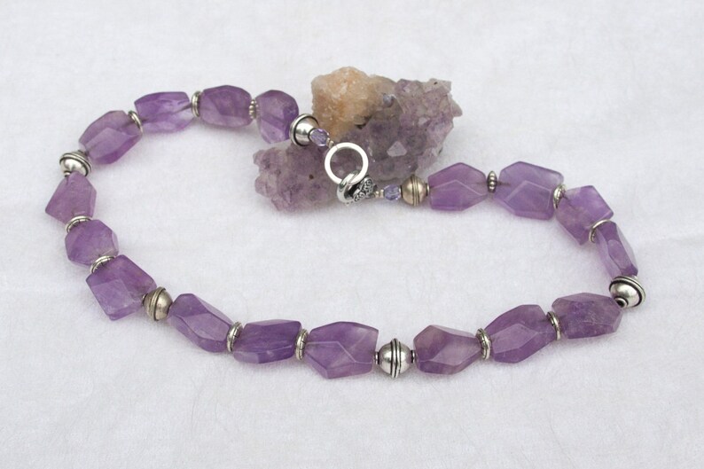 Kette lila violett Amethyst Nuggets poliert 53 cm Bild 4