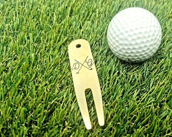 Golf Divot Tool mit Initialen. Geschenk für Golfer und Golferinnen. Individuelle Sonderanfertigung.