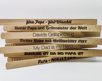 Grillzange mit persönlicher Wunschgravur - individuell graviert 32 x 2cm Ostern Herrentag Ostergeschenk für Väter
