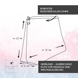 Die Wickeltasche ist ca. 30 cm breit, ca. 20 cm hoch und ca. 8 cm tief und wird mit einem 5 mm-Reißverschluss in weiß geschlossen.