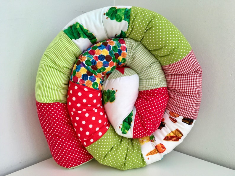 Rolle Dekokissen Stillkissen Wickeltisch Kuschelkissen Wandschutz Jugendbett Familienbett Laufstall Zugluftstopper Bild 1