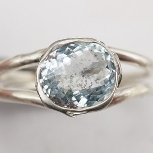 Anillo de aguamarina, juguete espiritual