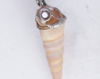 Shell diamond pendant