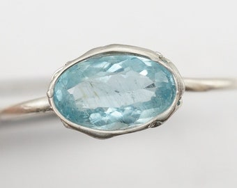 Aquamarine Ring, duchowa zabawka