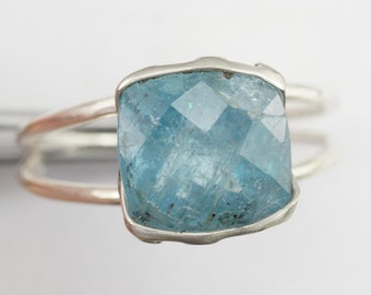 Aquamarine Ring, duchowa zabawka