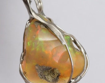 Welo Opal Pendant