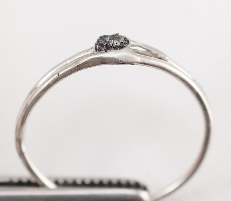 Schwarzer Rohdiamant Ring, Spirituelles Spielzeug Bild 4