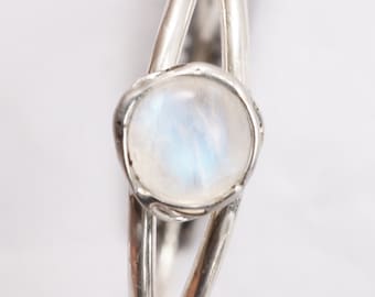 anillo de piedra lunar