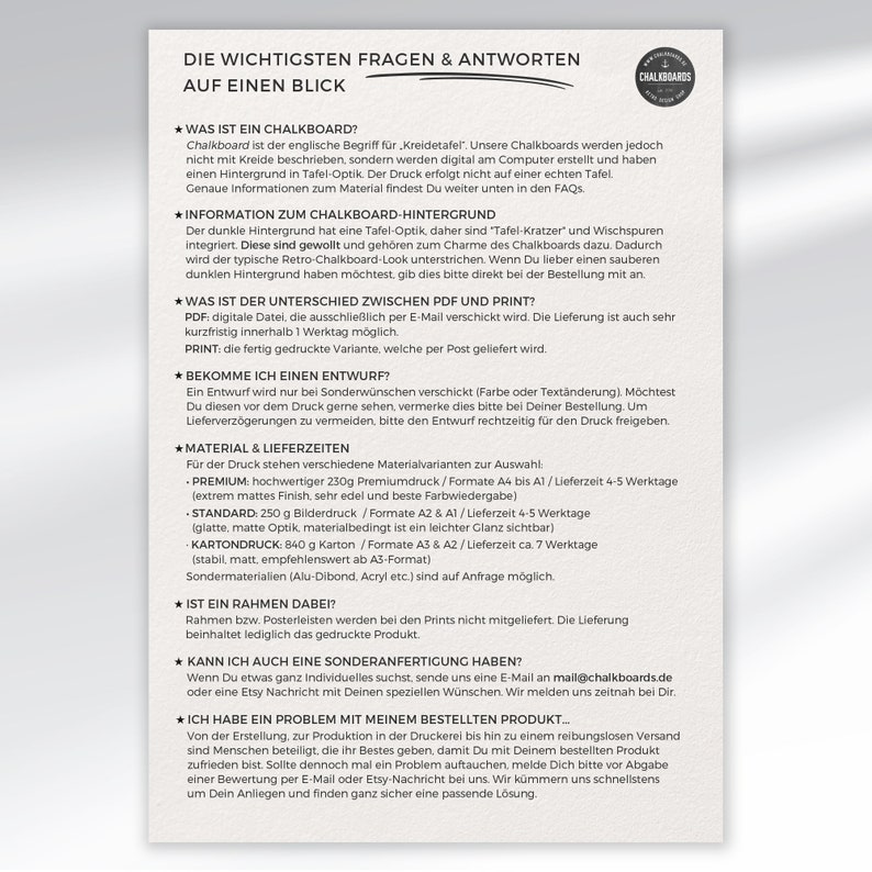 Puede incluir: Una imagen en blanco y negro con el texto "Die wichtigsten Fragen & Antworten auf einen Blick" en la parte superior. El texto est&aacute; en negrita, fuente sin serifas. Debajo del texto hay una lista de preguntas frecuentes y respuestas sobre pizarrones. Las preguntas y respuestas est&aacute;n en alem&aacute;n.