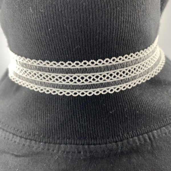 weißes Choker aus zierlicher, teiltransparenter Spitze - perfekt zum Dirndl (Kropfband, Spitzenband, Dirndlkette, Trachtenkette, Gothik)