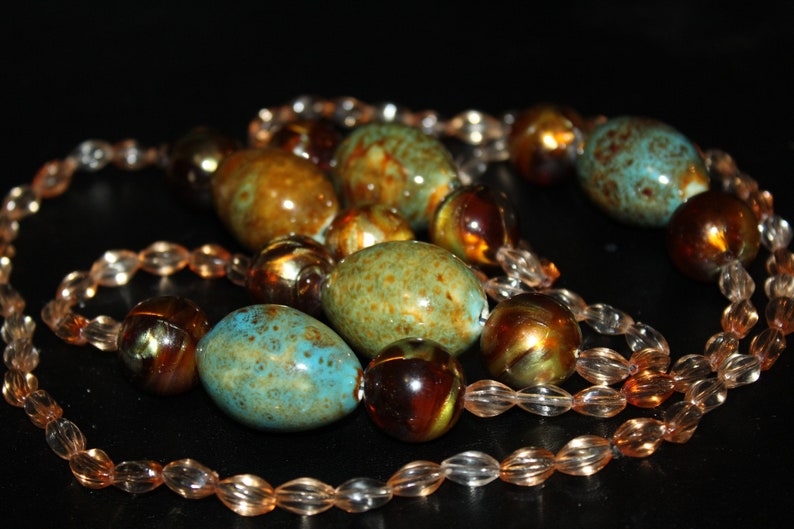 Vintage Retro Shell Green Lovely Long Lucite Long Necklace