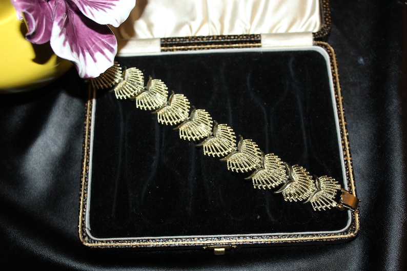 Coro Designer High End Gold Plate Textured Modernist Amazing Wonderful Bracelet