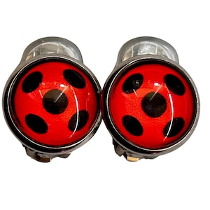 Orecchino a clip a forma di coccinella da 12 mm imbottito o collana (con nome su richiesta)