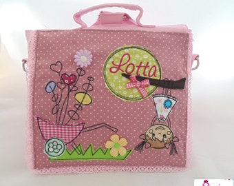 Kindergarten backpack can be personalized with name and motif