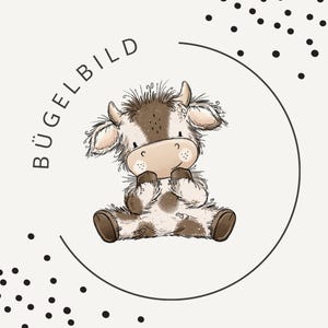 Könnte beinhalten: Cartoon-Illustration einer sitzenden Kuh mit hellbraunem und weißem Fell. Die Kuh hat ein hellbraunes Gesicht und ist von einem schwarzen Kreis mit dem Text "BÜGELBILD" umgeben. Schwarze Punkte sind um den Kreis herum verstreut.