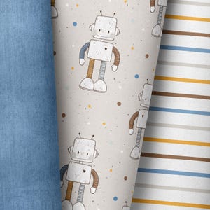 Peut inclure: Un tissu beige avec un motif répété de robots. Les robots sont gris avec des accents marrons et bleus. Le fond est beige avec de petits points marrons et jaunes.