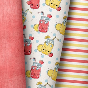 Könnte beinhalten: Nahaufnahme von drei verschiedenen gemusterten Papieren. Eines ist einfarbig korallenfarben, das zweite hat ein sich wiederholendes Muster von lächelnden Saftgläsern mit Früchten, und das dritte hat rote und gelbe horizontale Streifen.