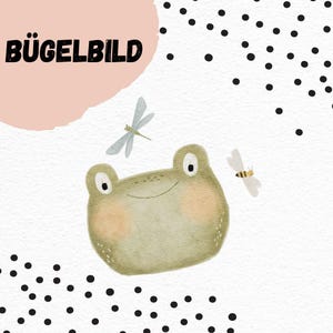 Könnte beinhalten: Ein grüner Frosch mit einem großen Lächeln, eine blaue Libelle und eine gelbe Biene auf weißem Hintergrund mit schwarzen Punkten. Der Text "BÜGELBILD" befindet sich in einem rosa Kasten oben im Bild.
