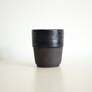 Salamander-brown ceramic cup image 1