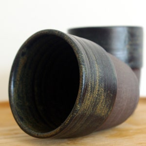 Salamander-brown ceramic cup image 3