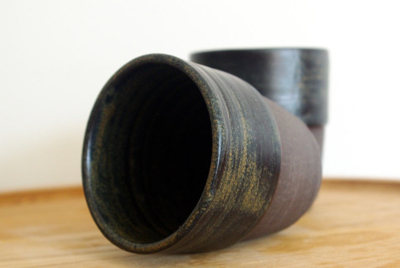 Salamander-brown ceramic cup image 3