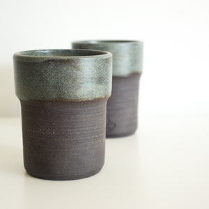 Green-brown medium ceramic cup image 3