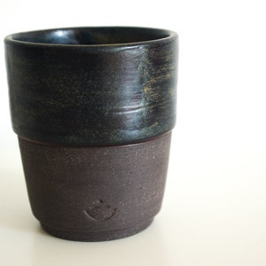 Salamander-brown ceramic cup image 4