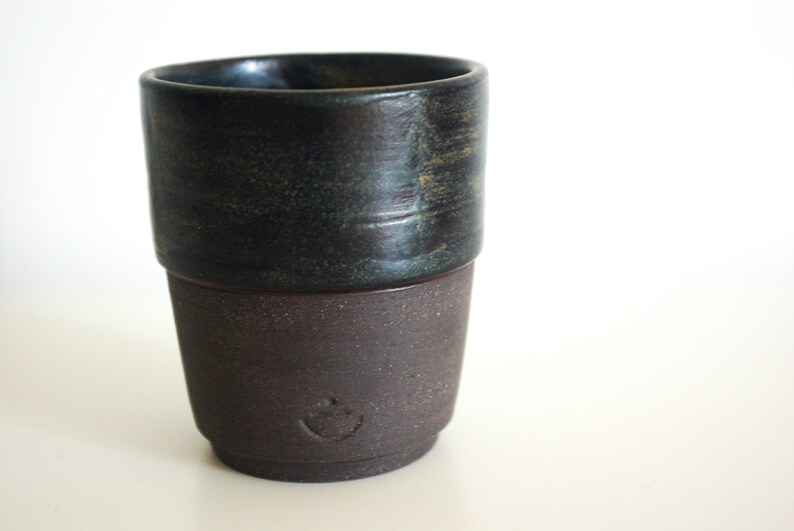 Salamander-brown ceramic cup image 4