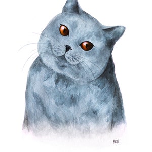 K&ouml;nnte beinhalten: Aquarellmalerei einer grauen Katze mit orangefarbenen Augen. Die Katze ist zur Seite geneigt, mit einem leichten L&auml;cheln. Das Kunstwerk ist unten rechts mit "RDR" signiert. Das Fell der Katze ist detailliert.