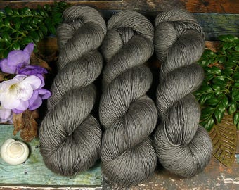 FUMY MÄUSCHEN - 120gr Merino Seide Yak Singlesgarn handgefärbt (1kg/220 EUR), pflanzengefärbtes zartes Edelgarn