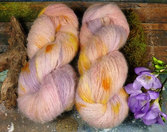 REA SOPHY hell- natürlicher Fluff mit Alpaka, pflanzengefärbtes Garn, Lauflänge 400 Meter, (220 EUR/kg)