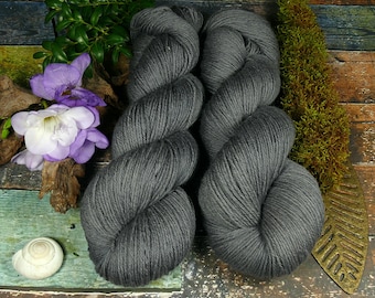 ROSY BLAUWAL - Bio Merino Wolle 320m Lauflänge, pflanzengefärbte kuschelweiche reine Wolle von Rosy Green Wool, Biowolle, (200 EUR/kg)