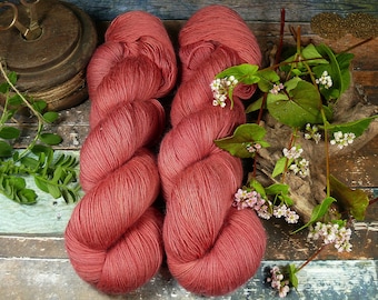 AUGENSTERN - pflanzengefärbtes Merino Lace Singlesgarn, handgefärbte reine weiche Wolle, Lauflänge 800 Meter, (1kg/200 EUR)