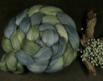 WALDGEFLÜSTER - Holo Kammzug Bio Merino Tussah 150gr, pflanzengefärbte Spinnfasern, (190 EUR/kg)