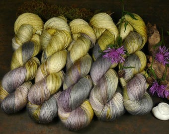 BLAUMEISE - pflanzengefärbte plastikfreie Sockenwolle mit Seide & Ramie 4ply, 100gr 425m, (205 EUR/kg)