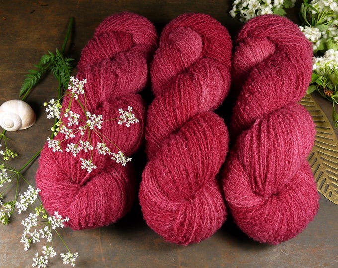 Featured listing image: NUVIE RUBIN - weiches  Merino Bouclé, Lauflänge 450 Meter, (230 EUR/kg)