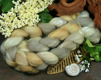 MONDLICHT - pflanzengefärbter Kammzug 95gr, Corriedale 25mic mit Glitzer-Nylon, Spinnfasern, Filzfasern, (130EUR/kg)