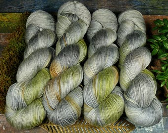 POSH MELOSINE - Merino Seide 4ply fingering, pflanzegefärbtes Edelgarn, 100gr Lauflänge 400m, (1kg/240 EUR)