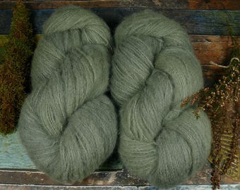 REA NIXE - natürlicher Fluff mit Alpaka, pflanzengefärbtes Garn, Lauflänge 400 Meter, (220 EUR/kg)