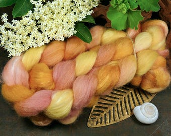 BONBON - pflanzengefärbter Kammzug 95gr, Corriedale 25mic mit Glitzer-Nylon, Spinnfasern, Filzfasern, (130EUR/kg)