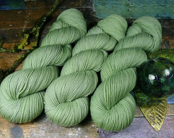 PFEFFERMINZ Bio Merino - pflanzengefärbte weiche Wolle, Naturfärbung, 4fach, 100gr 400m, (1kg/200 EUR)