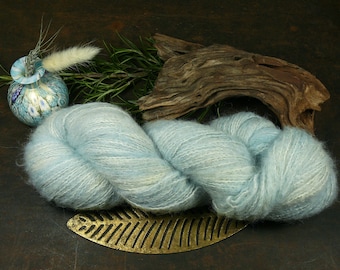 REA AQUAMARIN - natürlicher Fluff mit Alpaka, pflanzengefärbtes Garn, Lauflänge 400 Meter, (1kg/220 EUR)