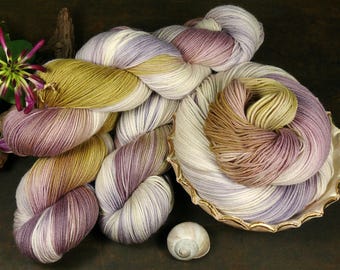 SOMMERFLIEDER - pflanzengefärbte superzarte Sockenwolle, natürlich handgefärbtes 4fach Sockengarn, 100gr 400m (210 EUR/kg)