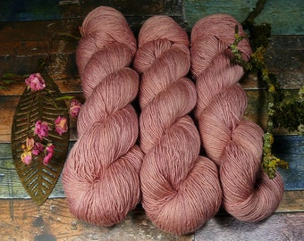 PAKO ROSALIE - 115gr Merino Alpaka Seiden Singlesgarn (EUR 230,43/kg), natürlich handgefärbtes Edelgarn, rein mit Pflanzen gefärbt