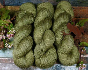 FUMY URWALD - 120gr Merino Seide Yak Singlesgarn handgefärbt (1kg/220 EUR), pflanzengefärbtes zartes Edelgarn