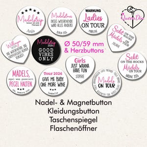 Könnte beinhalten: Ein rustikales Holzschild mit dem Text "Welcome to our home" in weißer Schrift. Das Schild hat eine Used-Optik und ein schlichtes, einladendes Design, ideal für eine Veranda oder einen Eingangsbereich.