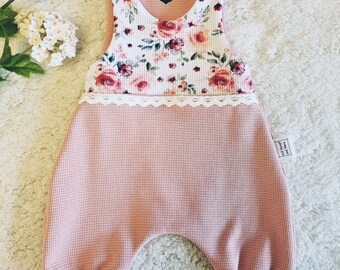 Strampler Romper Latzhose Newborn Gr. 56 Sommer Waffeljersey