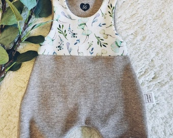 Strampler Romper Latzhose Newborn Gr. 56 Sommer Waffeljersey