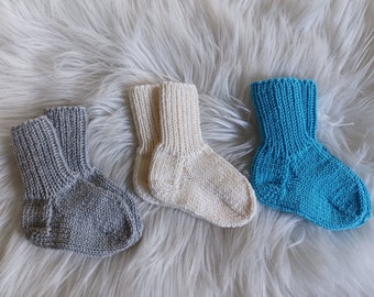 Babysöckchen gestrickt weich warm 100 % Merinowolle  Sommer wie Winter zum anziehen